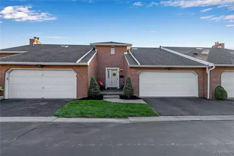 21 Wellington Ct, Amherst, NY 14221