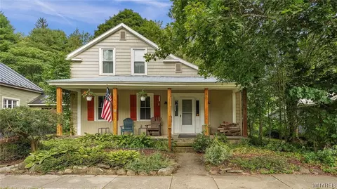 69 Elizabeth St, Ellicottville, NY 14731