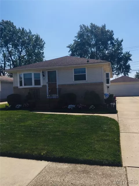 13 Satinwood Dr, Cheektowaga, NY 14225