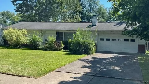 51 Campus Dr W, Amherst, NY 14226