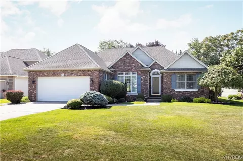 23 Brambly Ct, Amherst, NY 14221