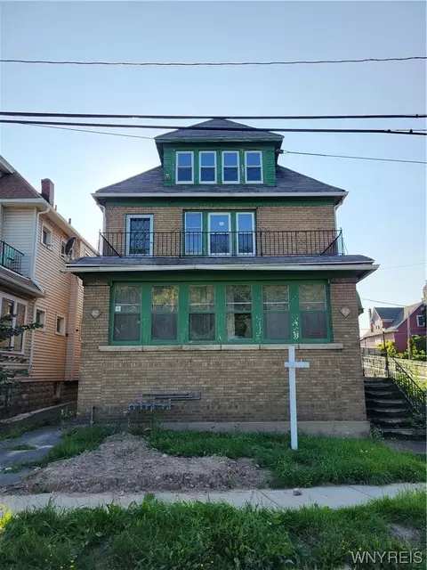 62 Lark St, Buffalo, NY 14211