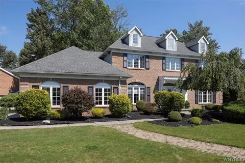 208 Viscount Dr, Amherst, NY 14221