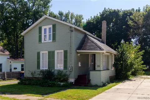 28 Evans St, Lockport, NY 14094
