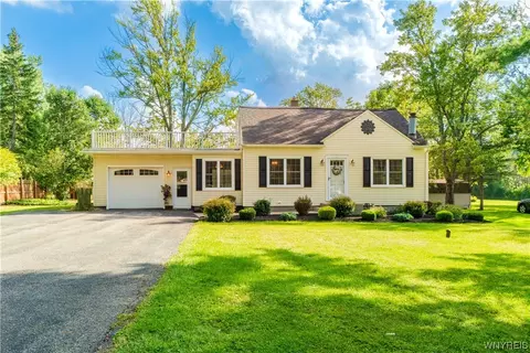 4977 Hickory Rd, Hamburg, NY 14075