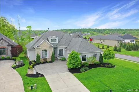 9705 Foxglove Ct, Clarence Center, NY 14032