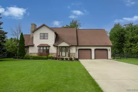 6676 Rohr St, Wheatfield, NY 14304