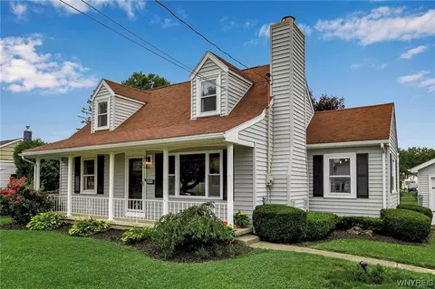 6093 Karen Ave, Newfane, NY 14108