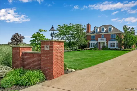 9 Grand View Trl, Orchard Park, NY 14127