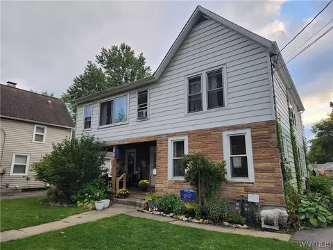 69 Church St, Lancaster, NY 14086