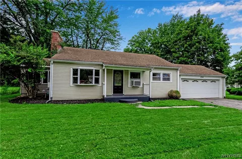 4362 Lake Ave, Lockport, NY 14094