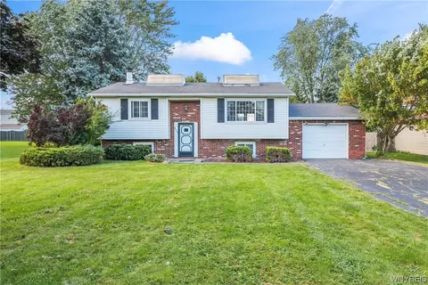 8110 Hickory Ln, Niagara, NY 14304