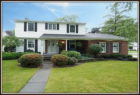 74 Willow Ln, Amherst, NY 14228