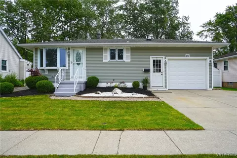 95 Lewan Dr, Depew, NY 14043