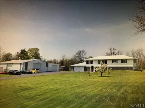 2540 Hulbert Rd, Wilson, NY 14172