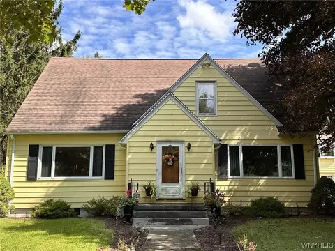 327 Vermont St, Holland, NY 14080