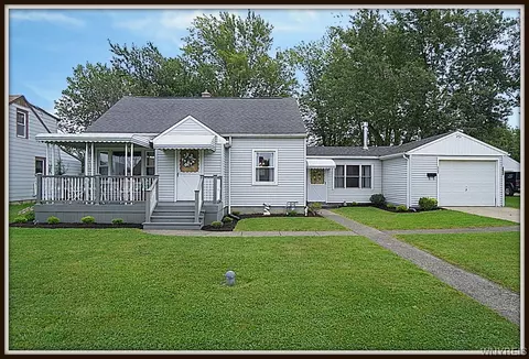 4623 Chapman Pkwy, Hamburg, NY 14075