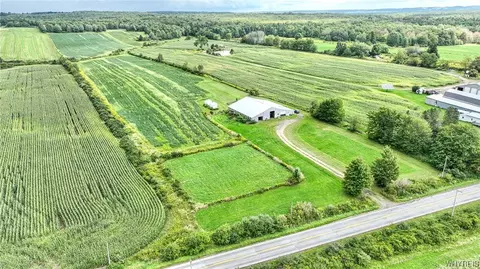 3340 Genesee Rd, Lawtons, NY 14091
