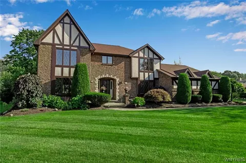 27 Timberlane Dr, Amherst, NY 14221