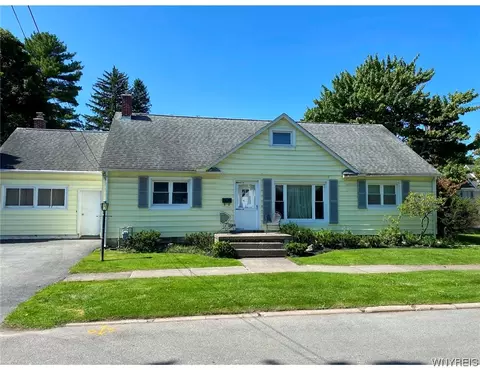 77 Beverly Ave, Lockport, NY 14094