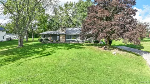 992 Four Rod Rd, Marilla, NY 14102
