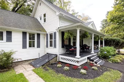 12 W Falls Rd, Aurora, NY 14170