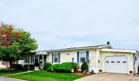 21 Dogwood Dr, Cheektowaga, NY 14227