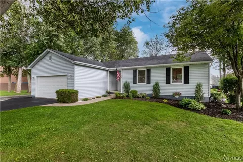 61 Settlers Row, Grand Island, NY 14072