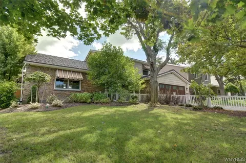 3683 Cumberland Ln, Hamburg, NY 14075