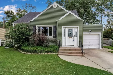 18 Campwood Ct, Cheektowaga, NY 14215