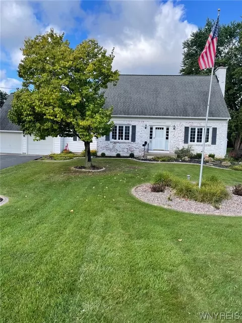 5340 Shimerville Rd, Clarence, NY 14031