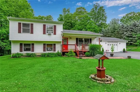 9741 S Protection Rd, Holland, NY 14080