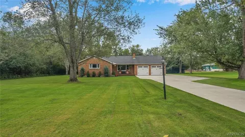 2886 Love Rd, Grand Island, NY 14072