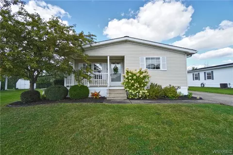 102 Parkside Cir, Cheektowaga, NY 14227