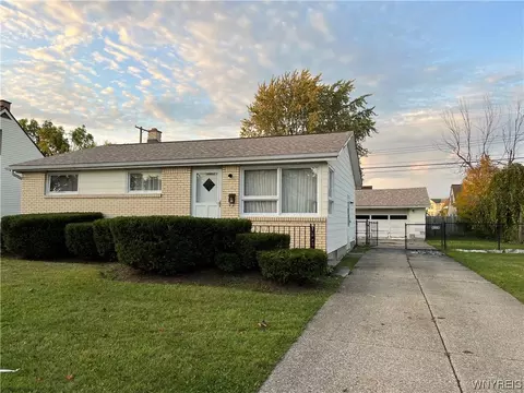 66 Harris Ct, Cheektowaga, NY 14225