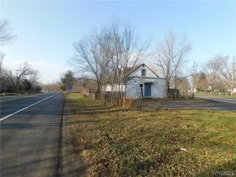 1611 Saunders Sett Rd, Lewiston, NY 14092