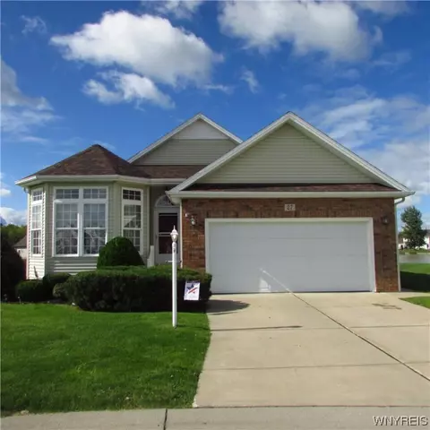 27 Cardinal Ln, Wheatfield, NY 14120