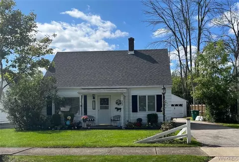 562 77th St, Niagara Falls, NY 14304