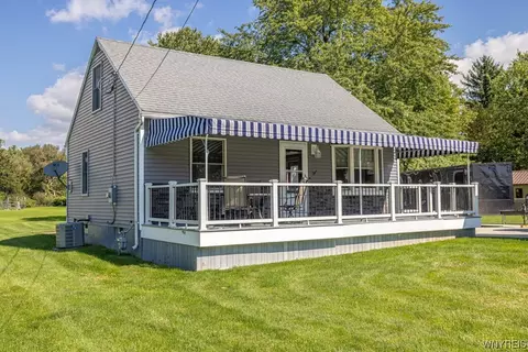 906 Mineral Springs Rd, West Seneca, NY 14224