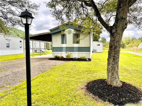 6 Green Valley Ests, Great Valley, NY 14741