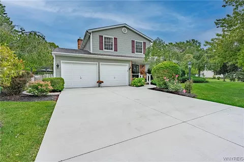 159 Continental Dr, Lockport, NY 14094