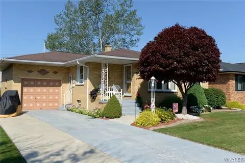 86 Nash St, West Seneca, NY 14206