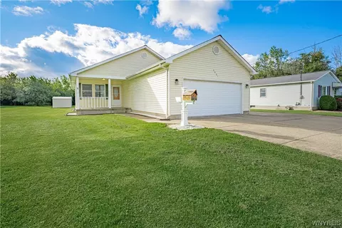 5061 Sweet Home Rd, Niagara, NY 14305