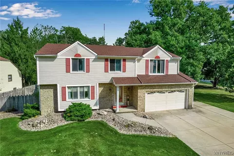 141 Fernwood Ln, Grand Island, NY 14072