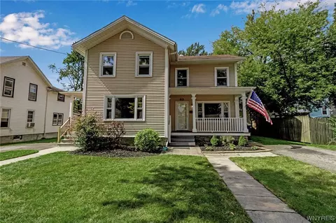 83 Prospect St, Lockport, NY 14094