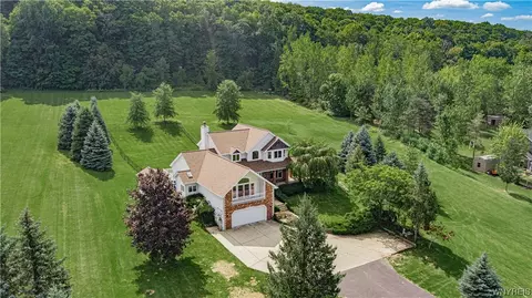 1754 Ridge Rd, Lewiston, NY 14092