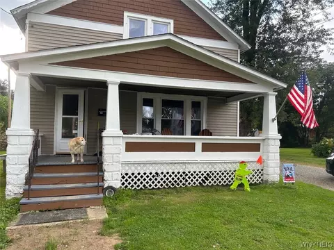 73 Chestnut St, Springville, NY 14141