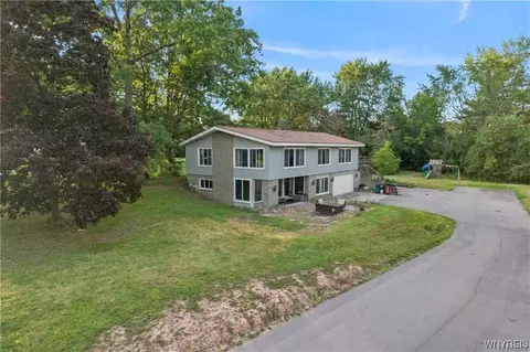 51 Winkler Dr, Grand Island, NY 14072