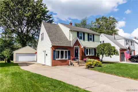 285 Ridgewood Dr, Amherst, NY 14226