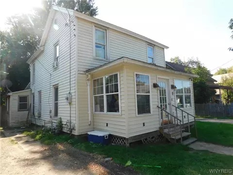 8 Hickory St, Hanover, NY 14136